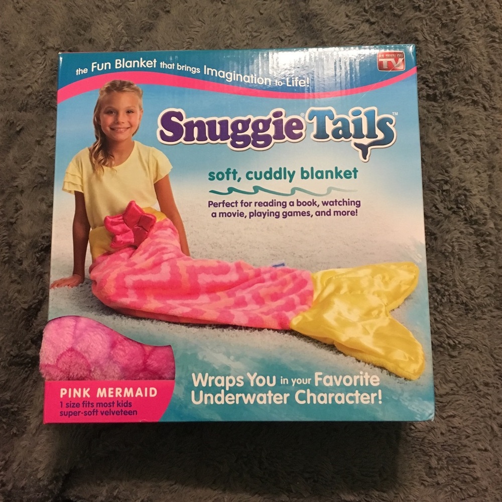 pink mermaid snuggie💕