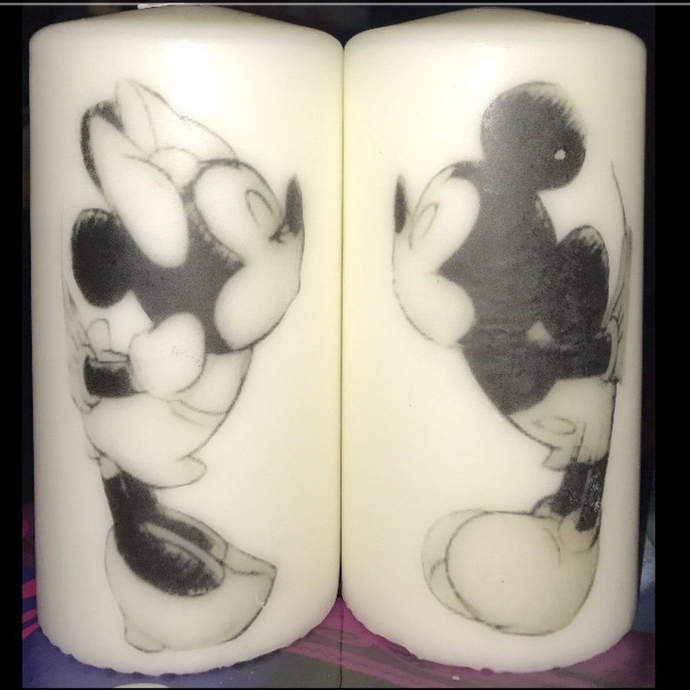 2 Medium size candles