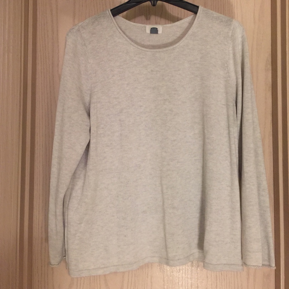 Loose fit sweater. Lightly worn.