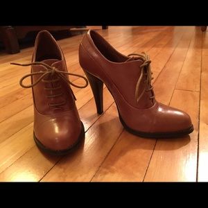 Aldo Oxford style lace-up heels Size 6