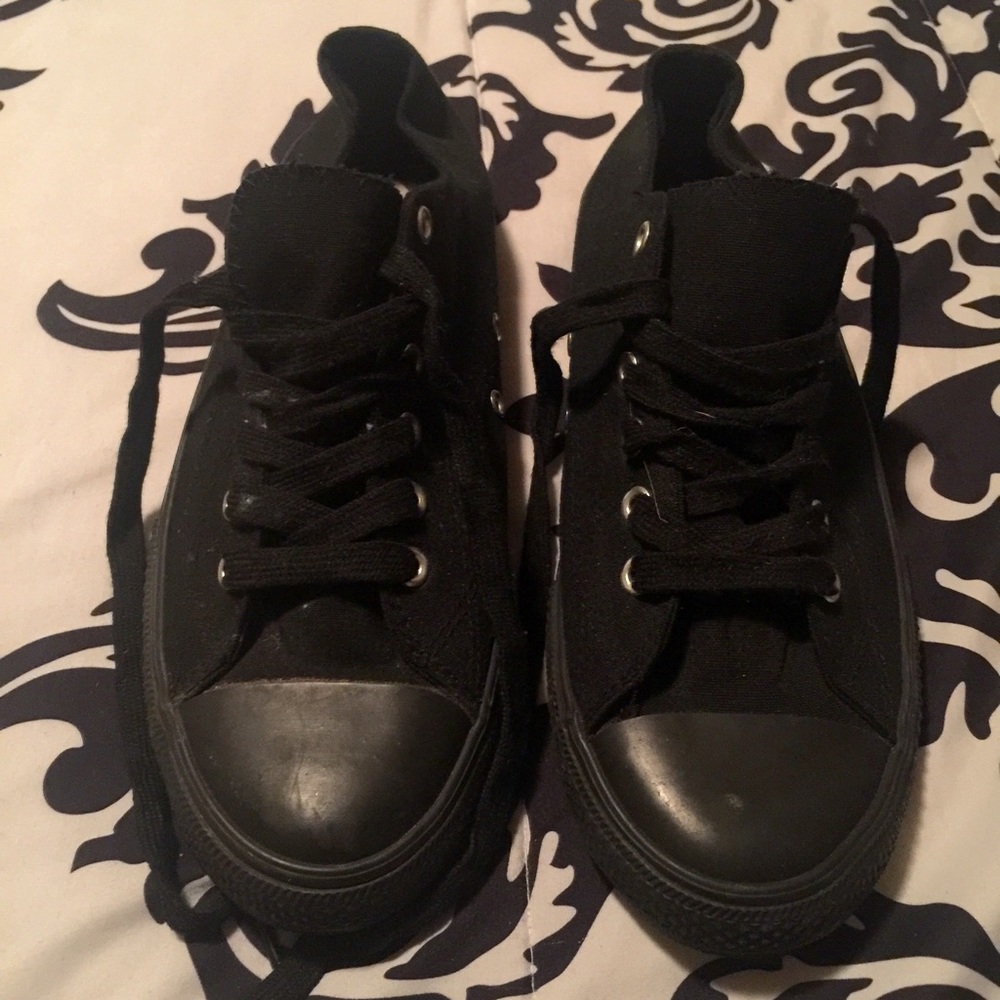 Black converse