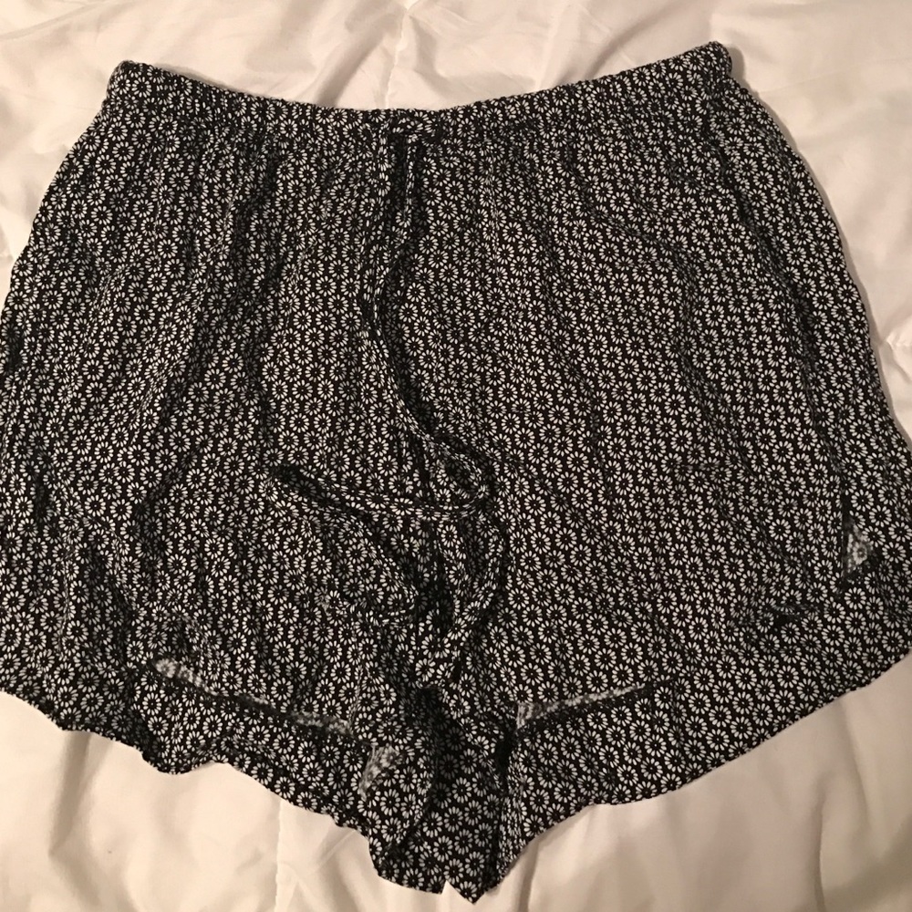 BRANDY Melville flower shorts