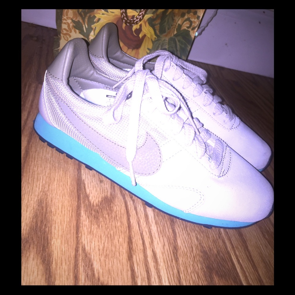 Nike Tennis Shoes