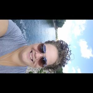 Meet your Posher, Stephanie