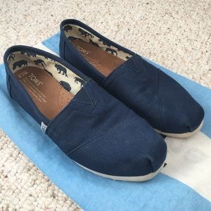 Navy blue TOMS