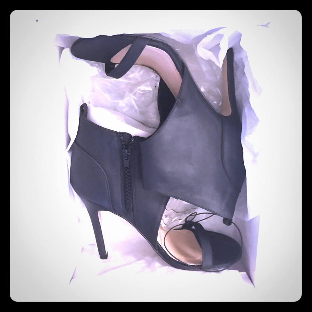 Forever 21 nwb black heels