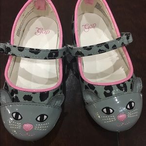 Gap Cat Shoes Size 8
