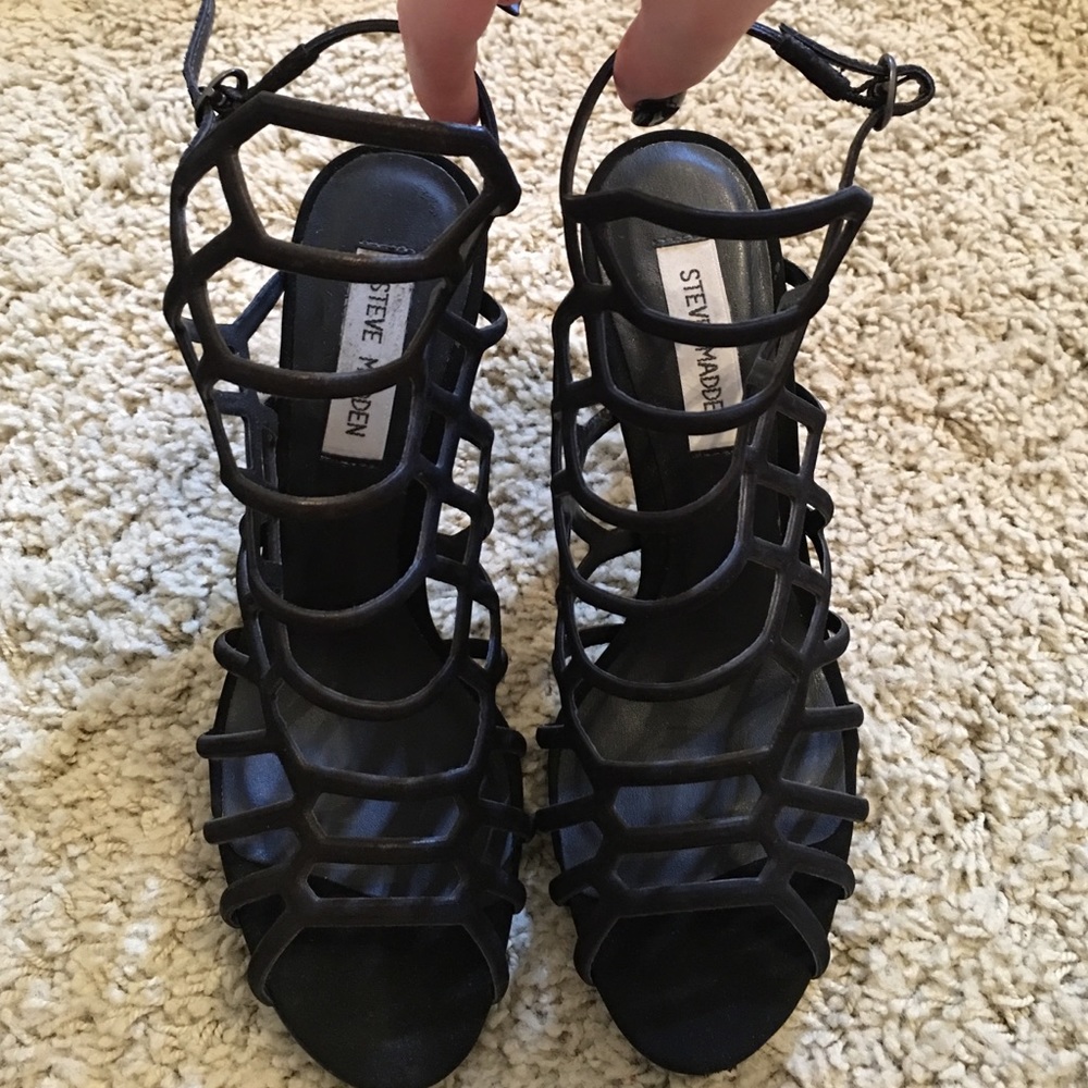 Steve Madden "Slithur" Sandal! NO TRADES 🚫