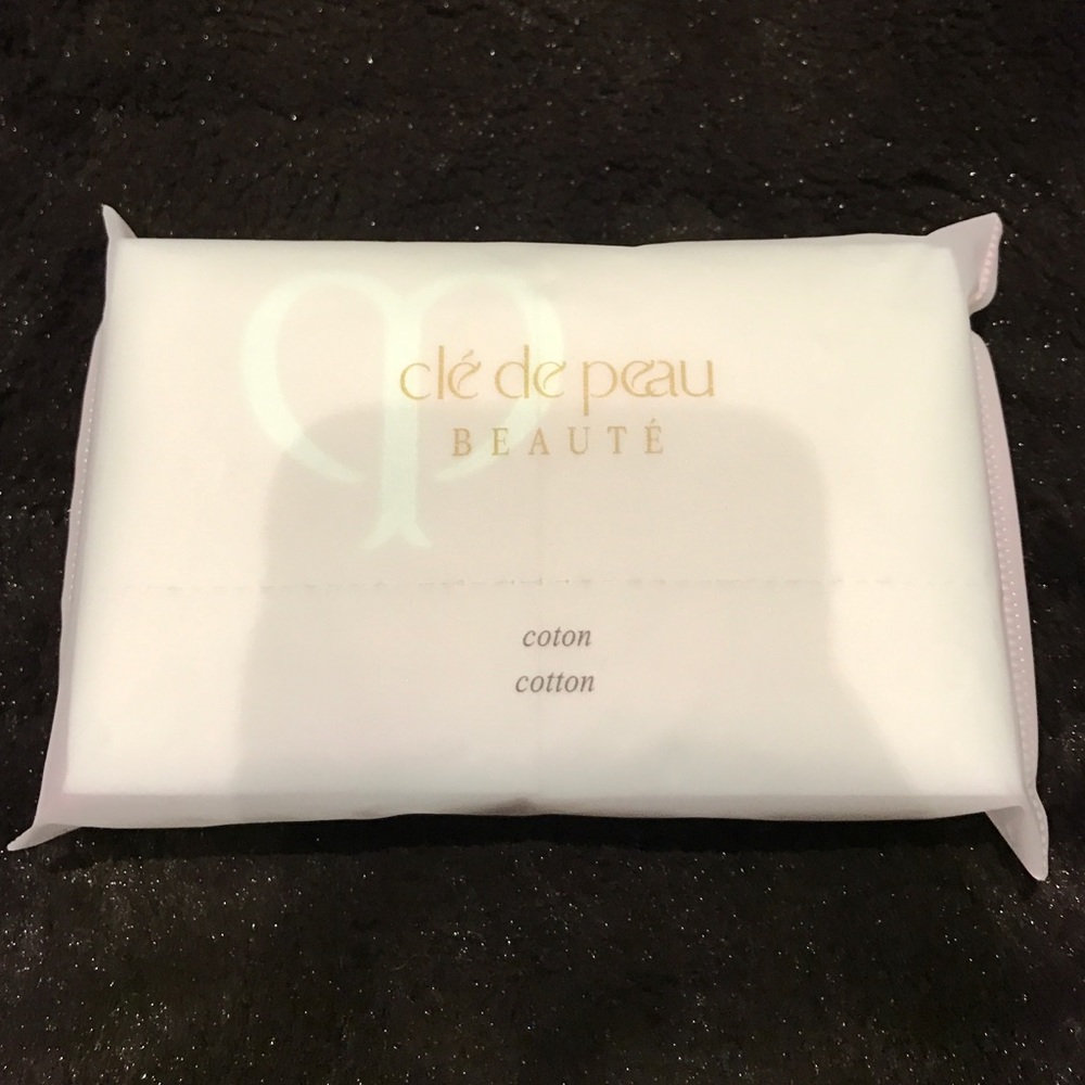 Cle de Peau Cotton Pads with 14 sheets in the pack