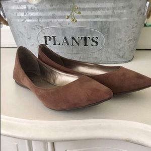 Adorable brown pointed toe flats