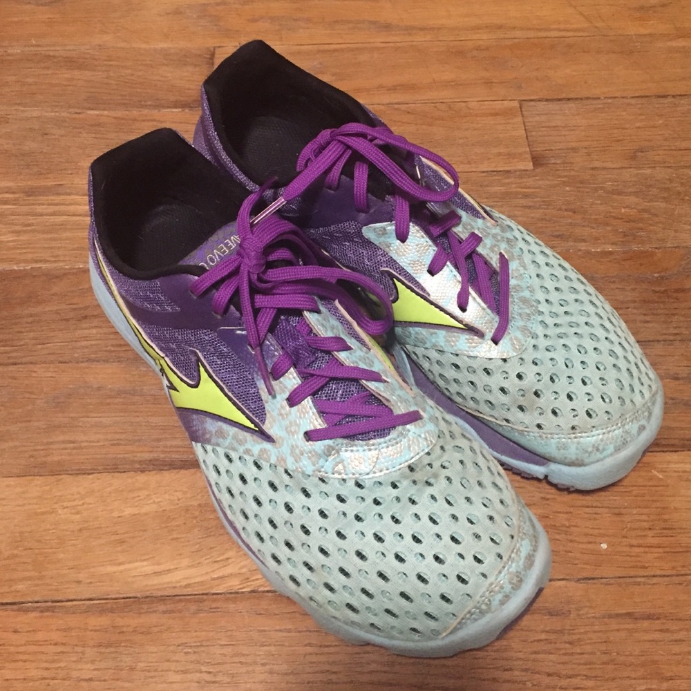 Mizuno wave sneakers