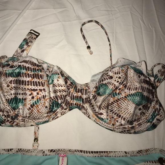 Bathing suit - Picture 2 of 3