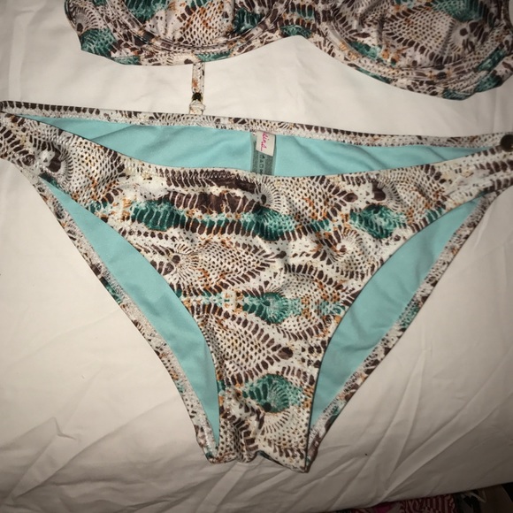 Bathing suit - Picture 3 of 3