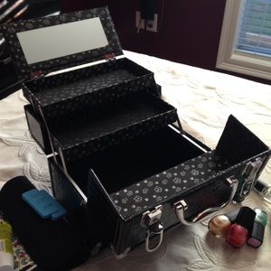 caboodles train case/makeup case💗