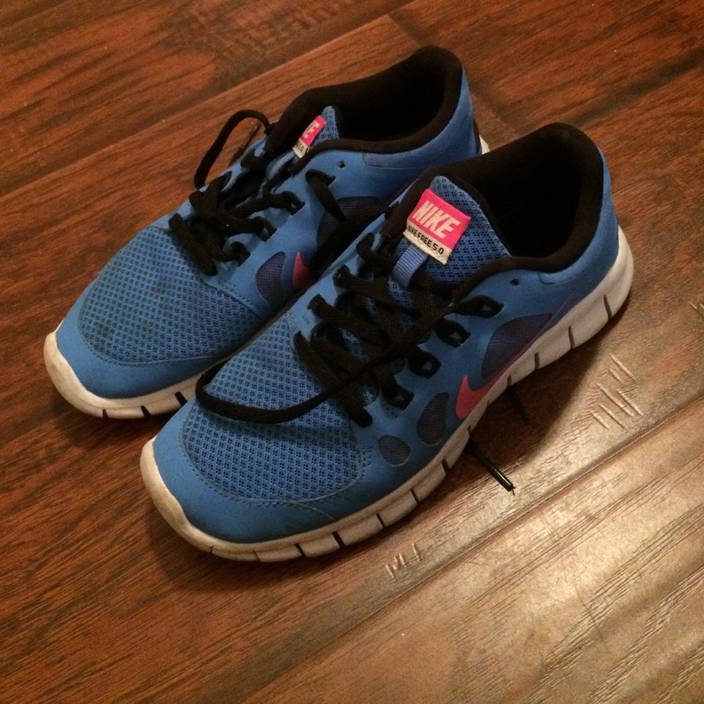 Nike Free 5.0 tennis shoes