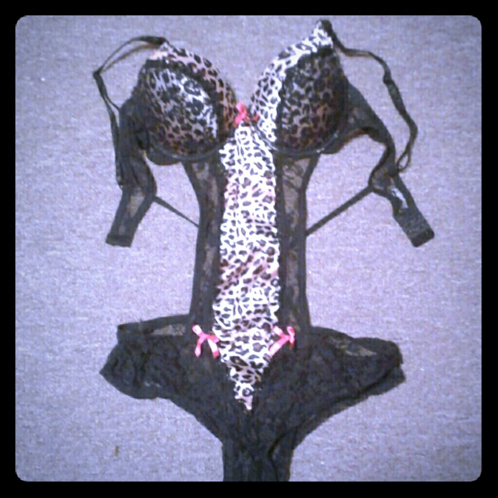 Leopard lingerie