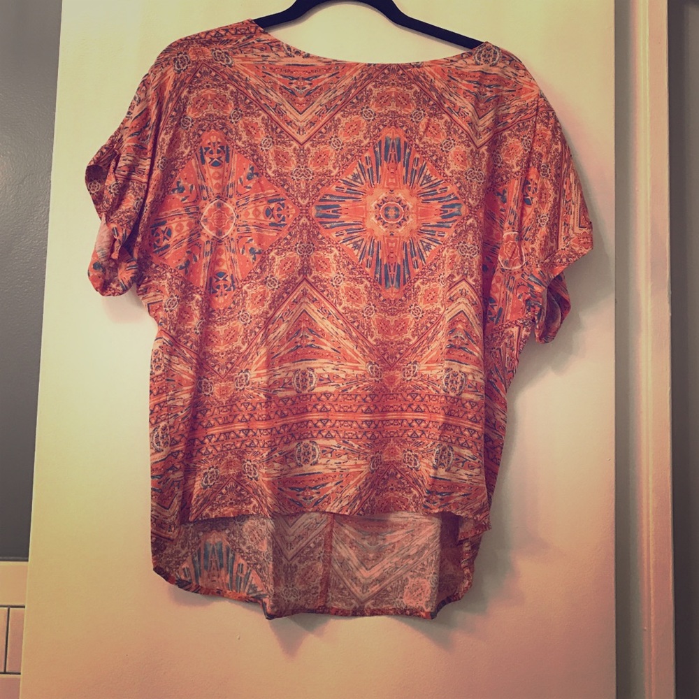 Geometrical Colorful blouse with cut out back