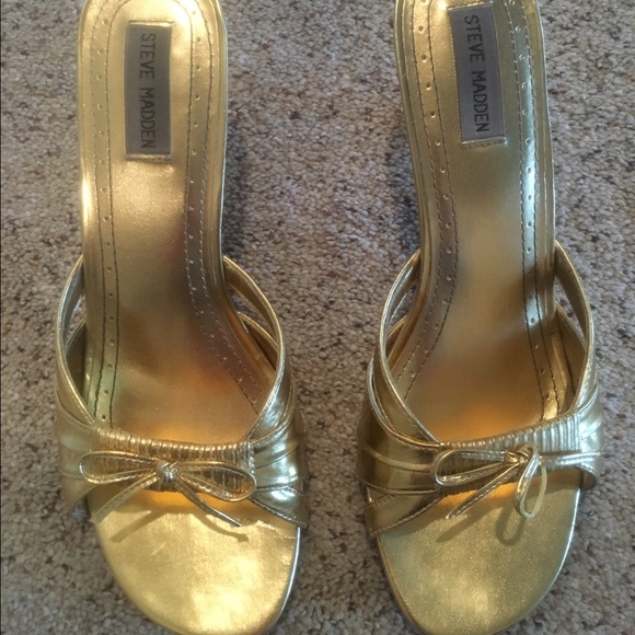 Steven Madden Gold Kitten Heels size 10 - Picture 2 of 4