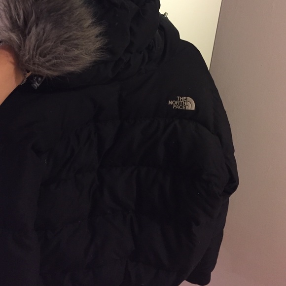 North face puffer jacket - Picture 3 of 5