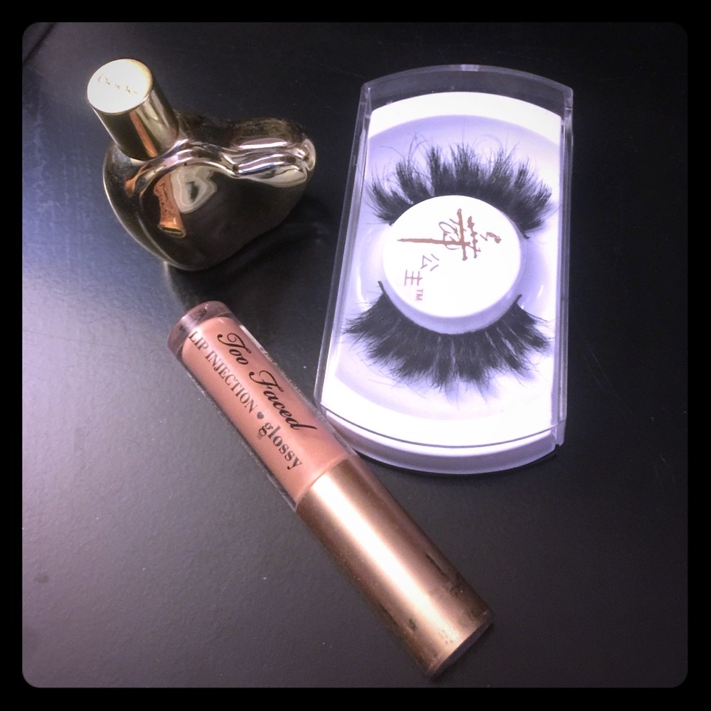 Lashes. Plumper. BEBE