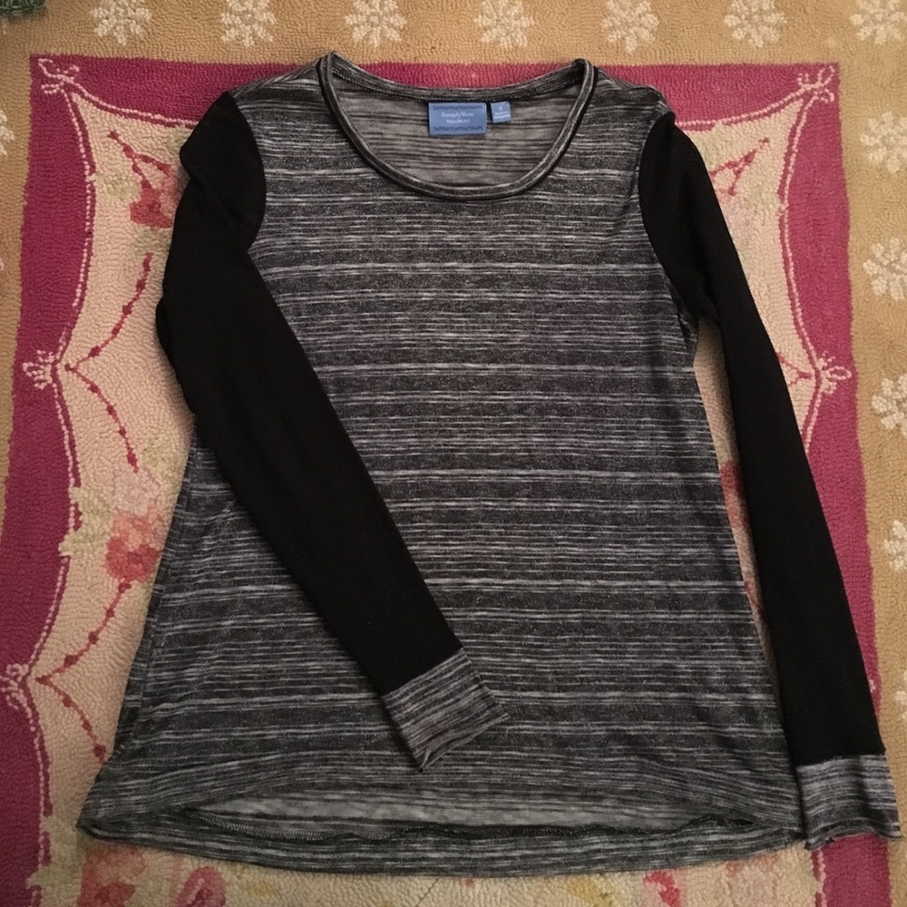 🖤Vera Wang🖤like NEW top - Picture 1 of 3