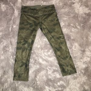 Lululemon camo cropped leggings