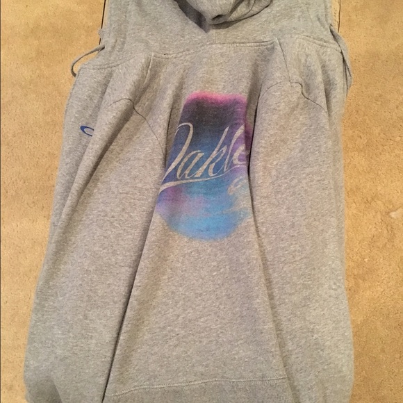 Oakley Zip-Up - Picture 1 of 3