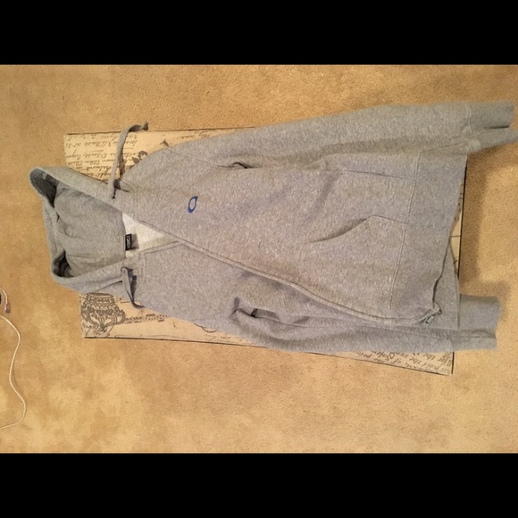 Oakley Zip-Up - Picture 2 of 3