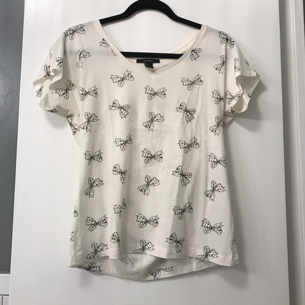 Soft Vneck shirt with bows