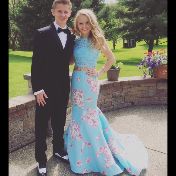 Sherri Hill Dresses & Skirts - Sherri Hill prom gown. 2 piece, size 0.