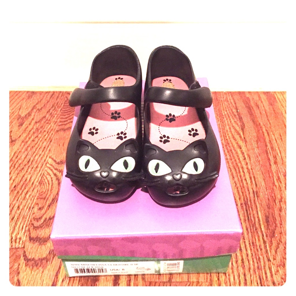 Mini Melissa toddler girl cat shoes.