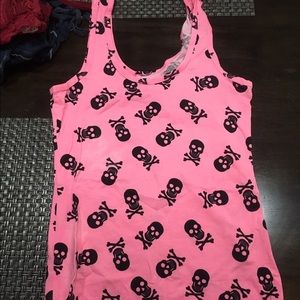 Pink tank top with black skulls ☠️