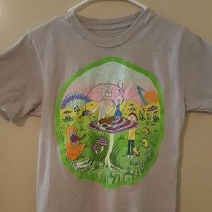 Rick & Morty T-shirt.