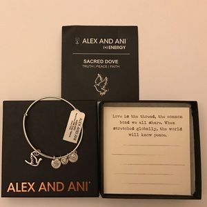 🚫SOLD 🚫 BNWT Alex and Ani Sacred Dove Bracelet