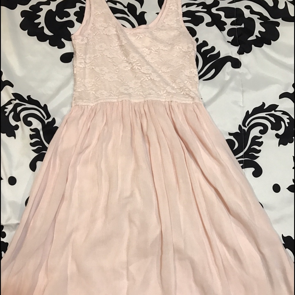 Girls pretty pink dress 👗