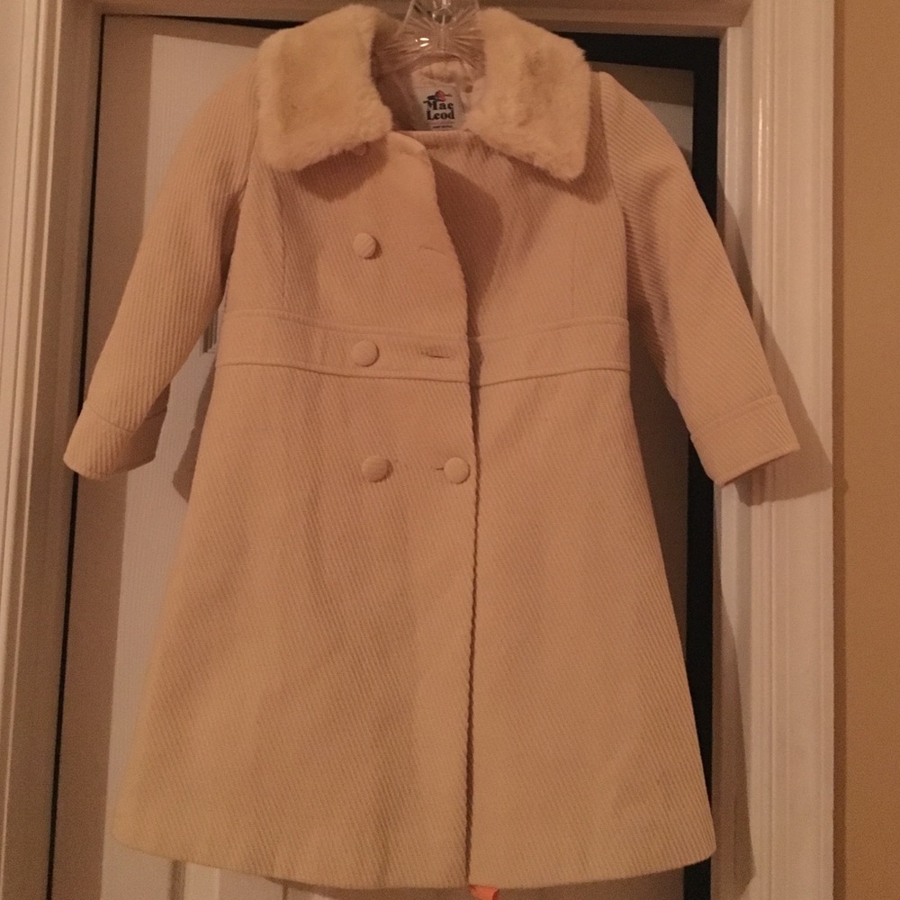 Mac Leod beige little princess coat.