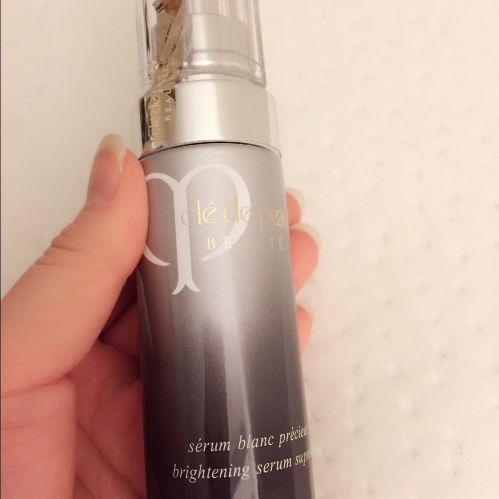 Cle de pau brightening serum