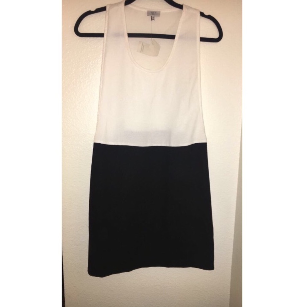 Tobi black and white shift dress