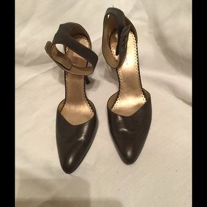 BCBG Max Azira Brown pumps