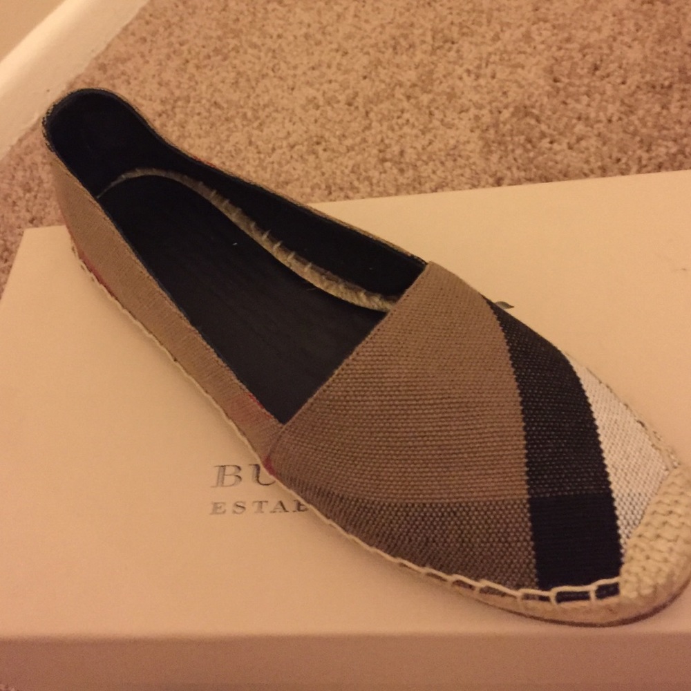 Classic Burberry Hodgeson Canvas Slip-ons!