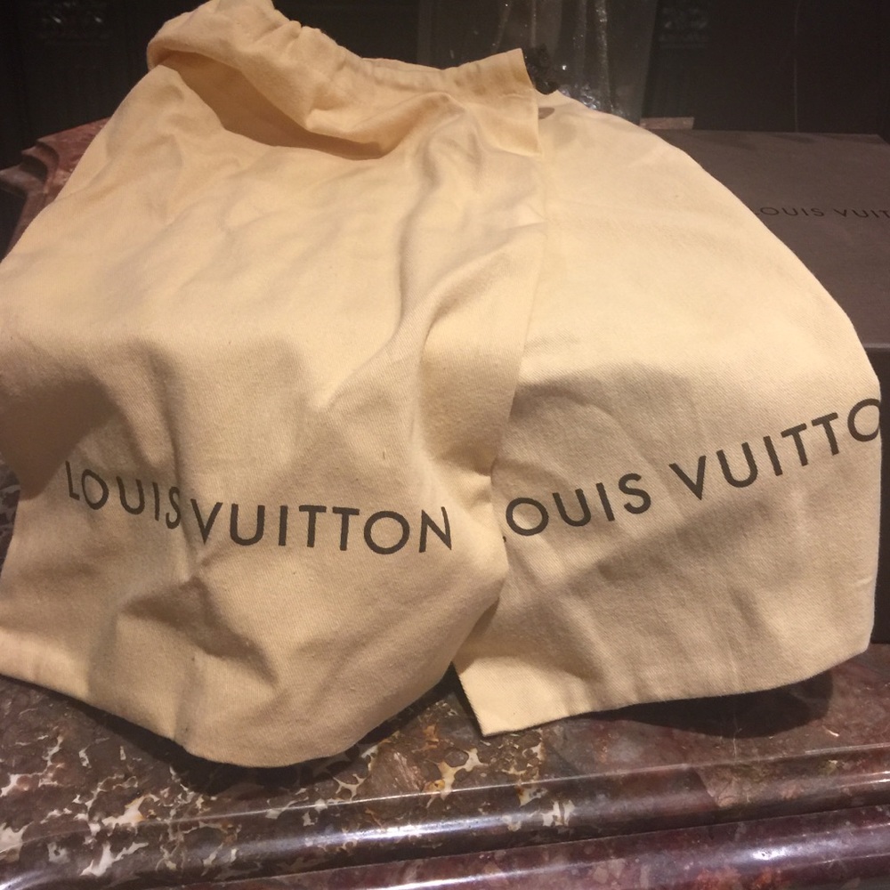 Shoe Box and cloth protectors.