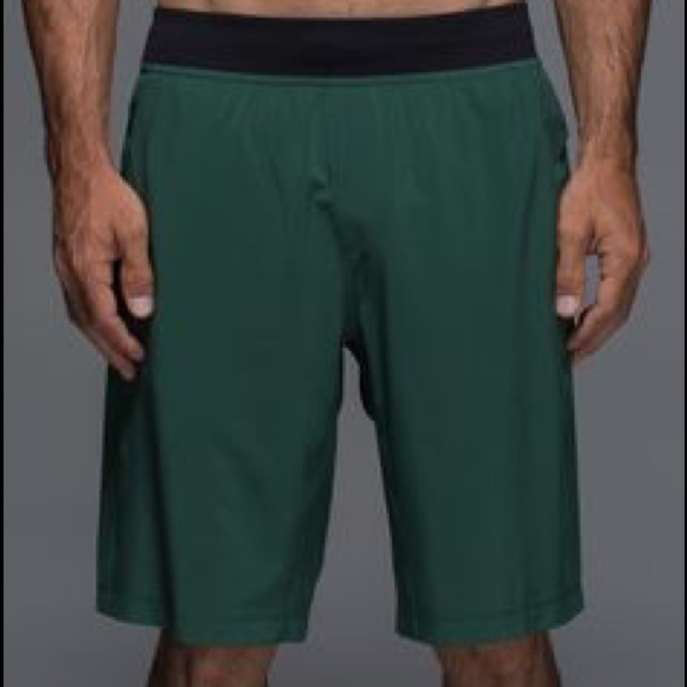 Lululemon Assert Green Short XL - Worn ONCE! 11"