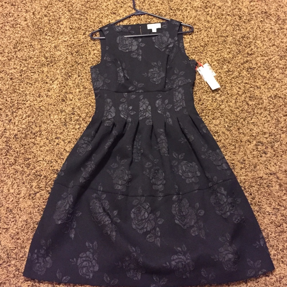 Elle Luxe Beauty Dress with rose details