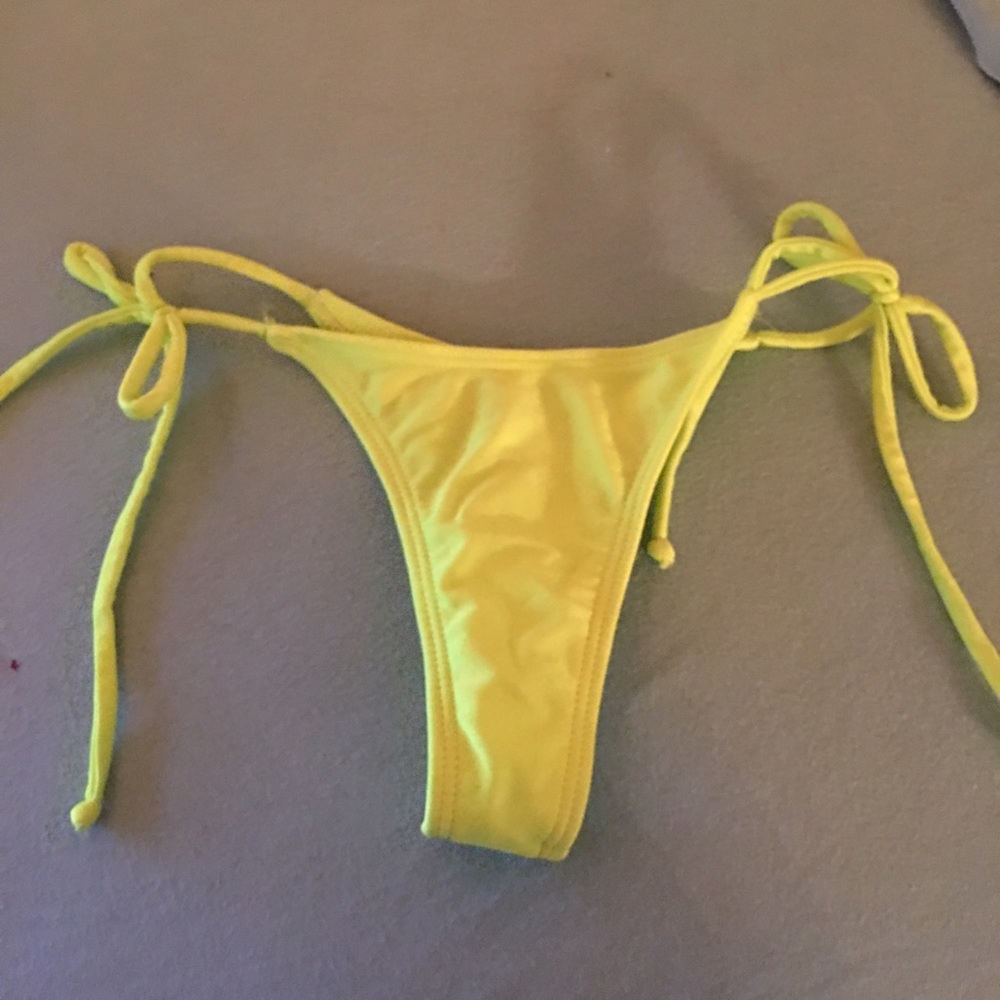 Thong bikini