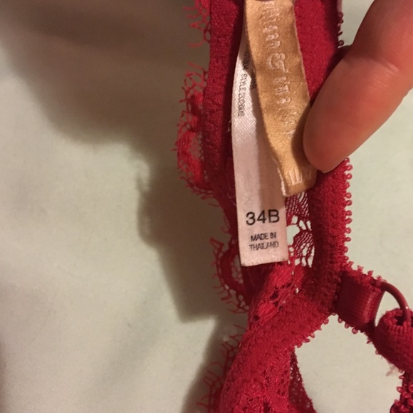 Red Lace Bra - Picture 3 of 3