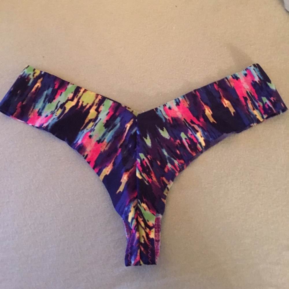 Thong bikini bottoms