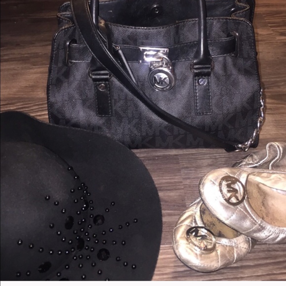 Michael kors purse on HOLD