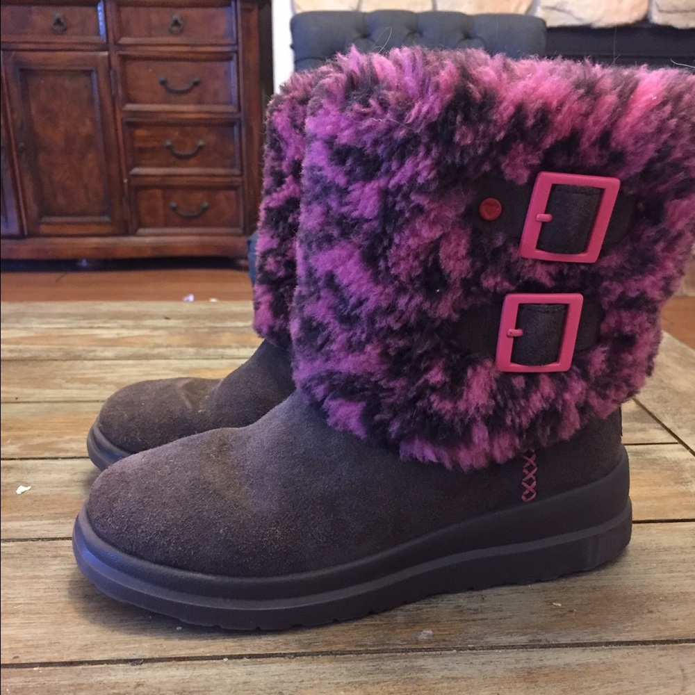 UGG