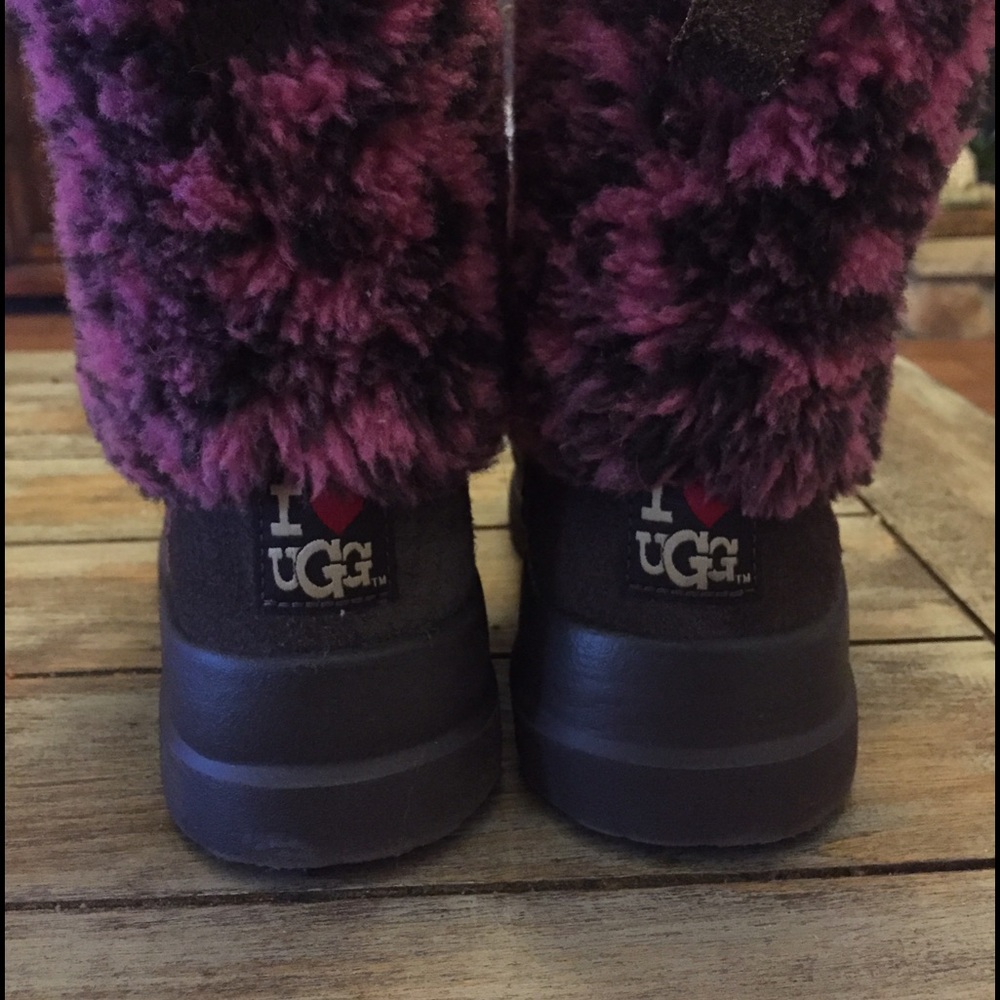 UGG - Picture 2 of 4