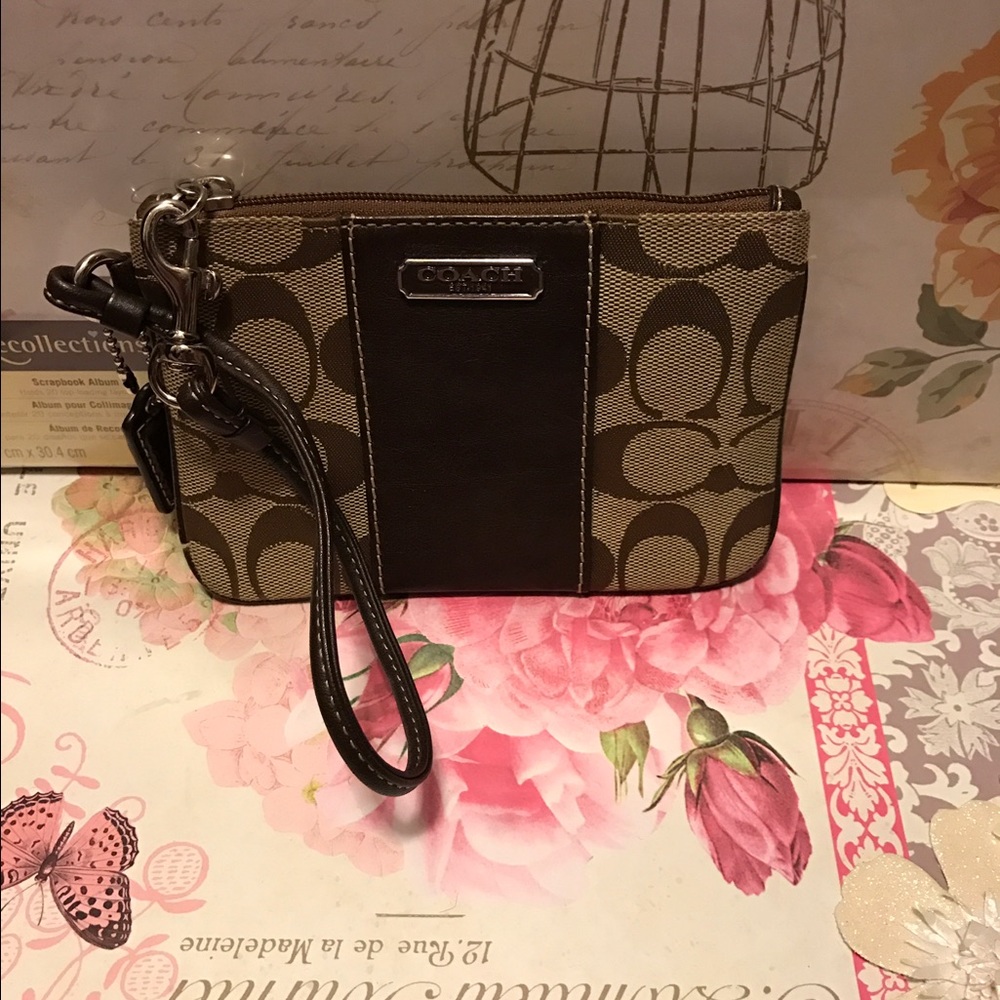 👛Brown Coach wristlet